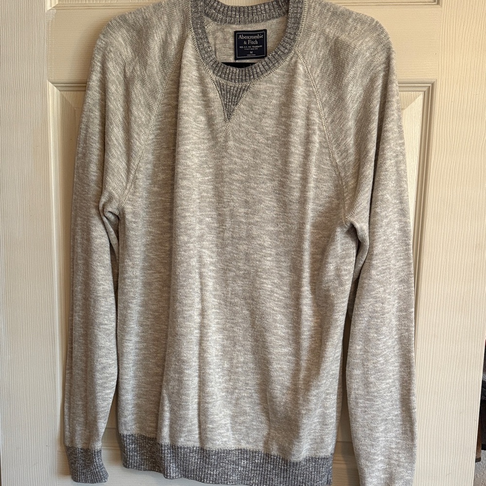 Abercrombie & Fitch Light Gray Crewneck Sweater